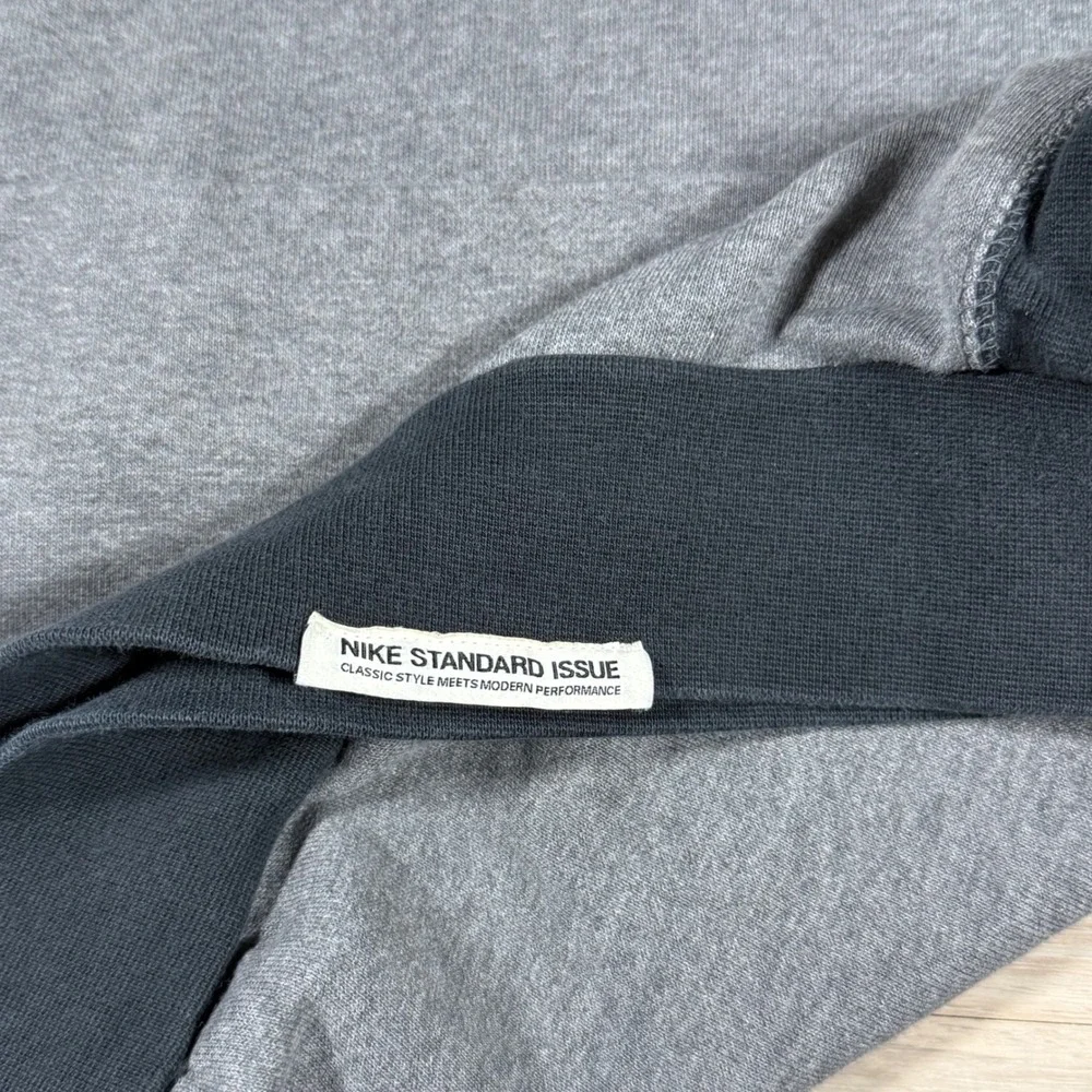 Nike Dri Fit Standard Issue Gray Hoodie Sweatshirt 